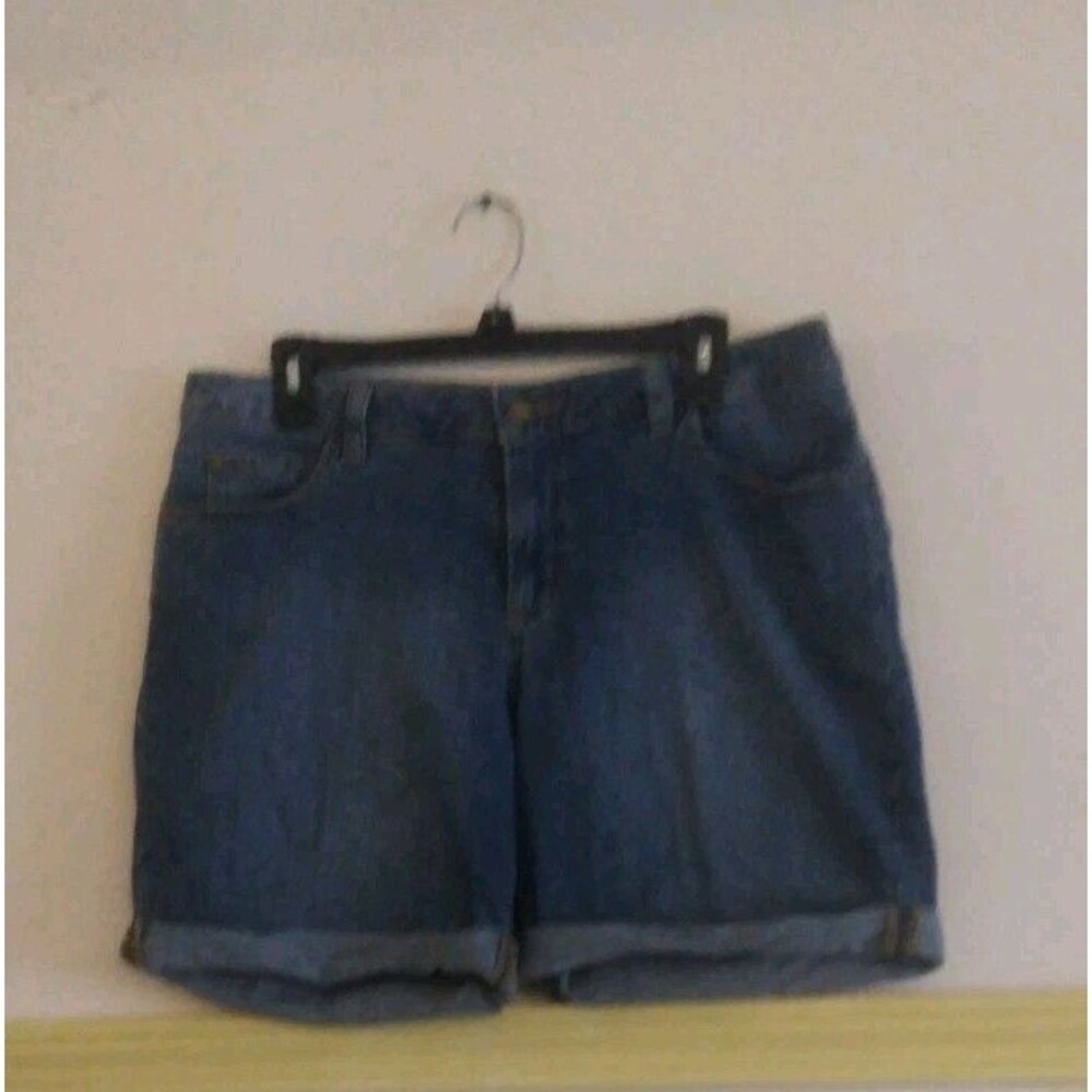 Croft & Barrow  Denim Blue Shorts Classic Fit Stretch Women's size 12